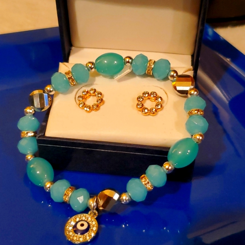 Ladies Jewelry Set - $10 - NWT